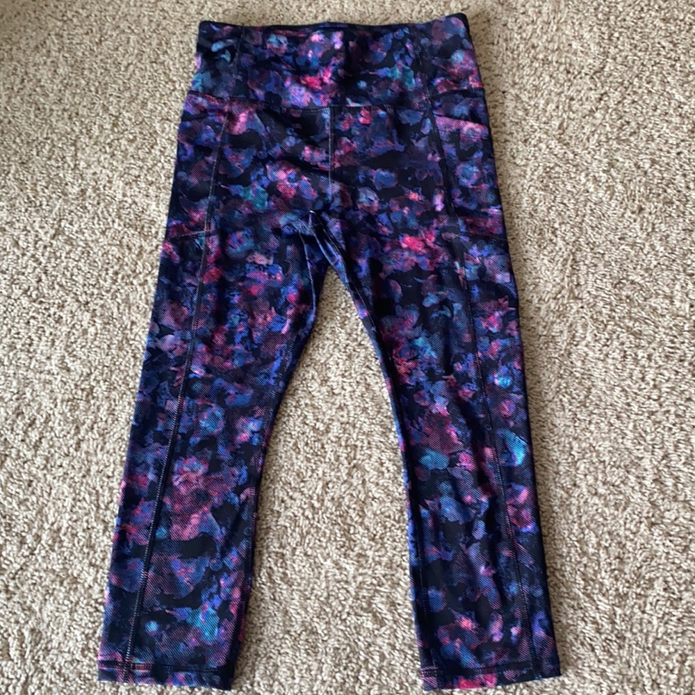AVIA WOMENS SMALL 4-6 WORKOUT PANTS.   FLAWLESS SMOKE FREE AND PET FREE HOME